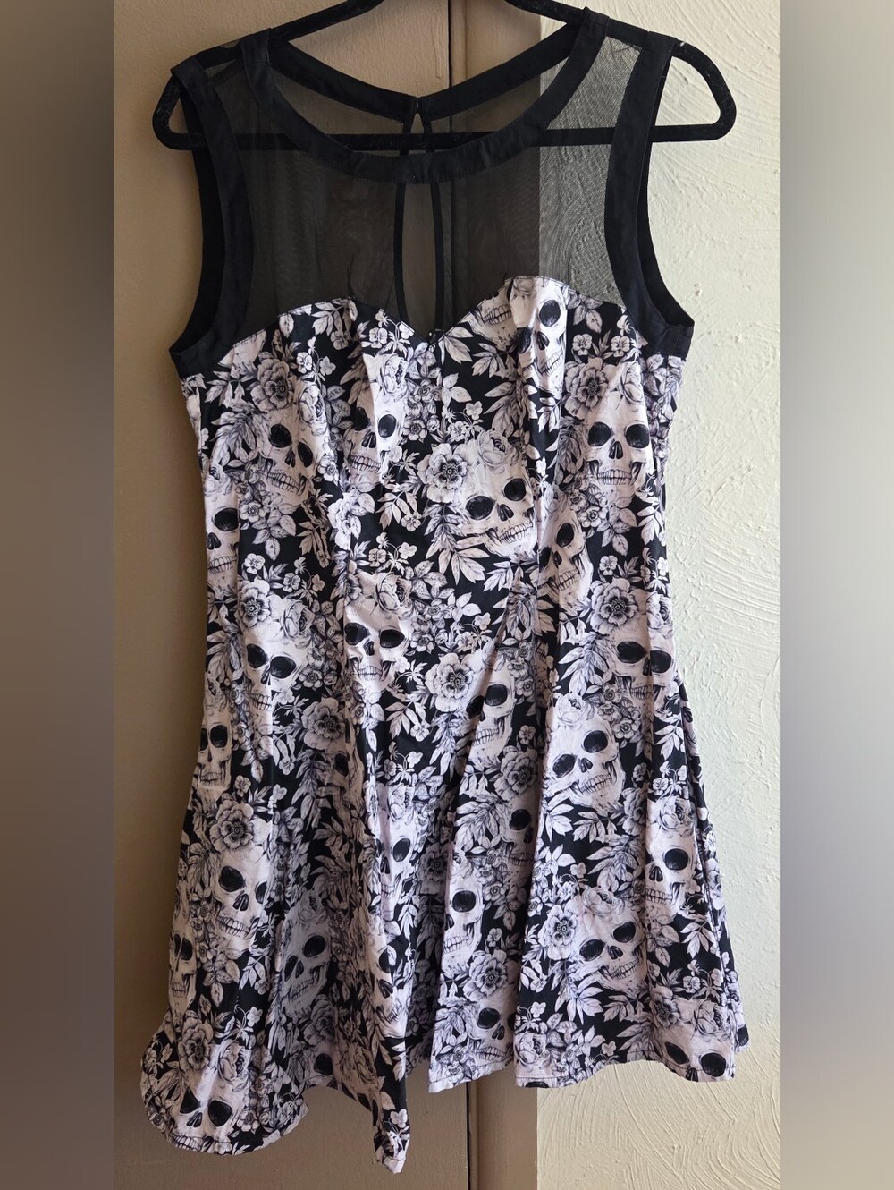 Black & Very Light Pink Skull Floral Dress XL